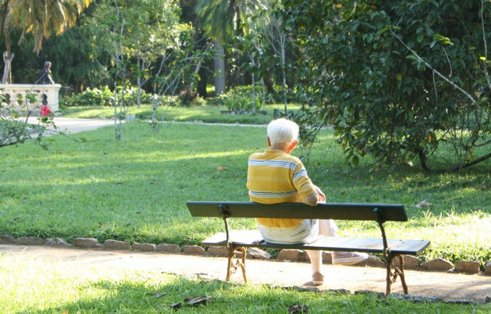 How to help the elderly cope with loneliness